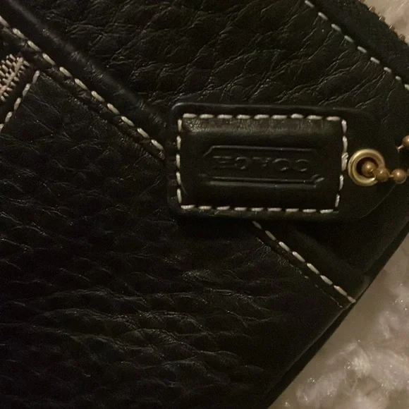 Like new coach everyday small purse - Picture 5 of 7